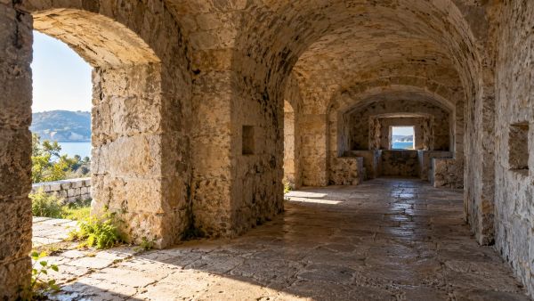 Top raisons de explorer le fort de caveaux et son passé
